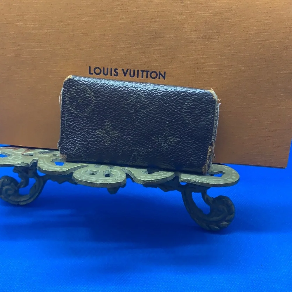 🤎 🤎 🤎 Louis Vuitton Monogram signature design LV Logo‎ 4 key holder 22